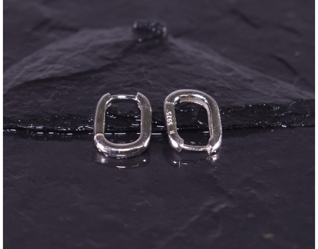 Elegante Silberohrringe in abgerundeter Rechteckform