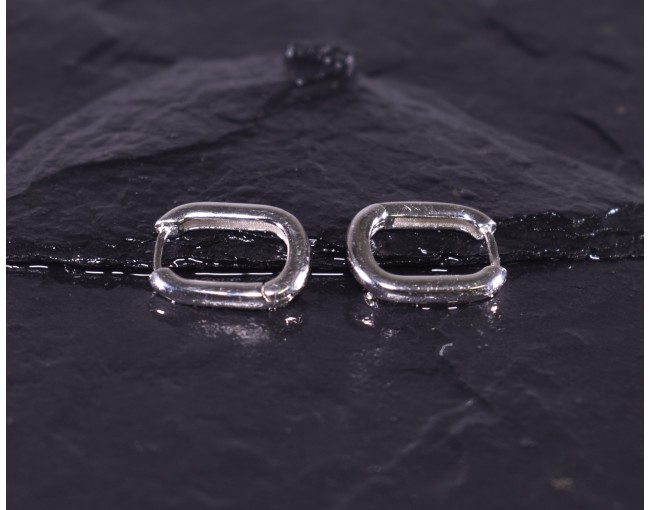 Elegante Silberohrringe in abgerundeter Rechteckform