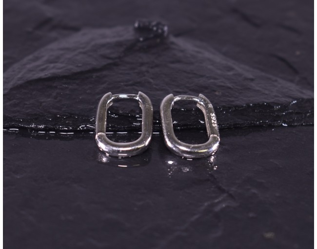 Elegante Silberohrringe in abgerundeter Rechteckform