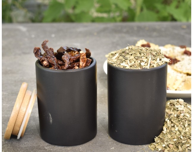 Elegant spice containers made of ceramic and bamboo, set of 8