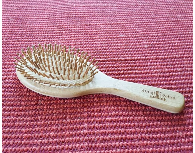 Grosse runde Haarbürste aus Bambus