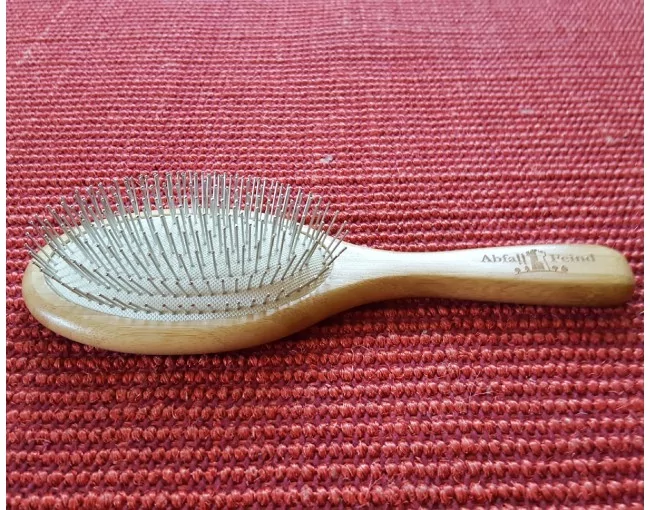 Grosse runde Metall Haarbürste