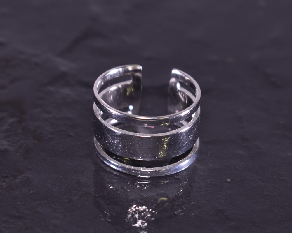 Silberring mit drei Ebenen offen