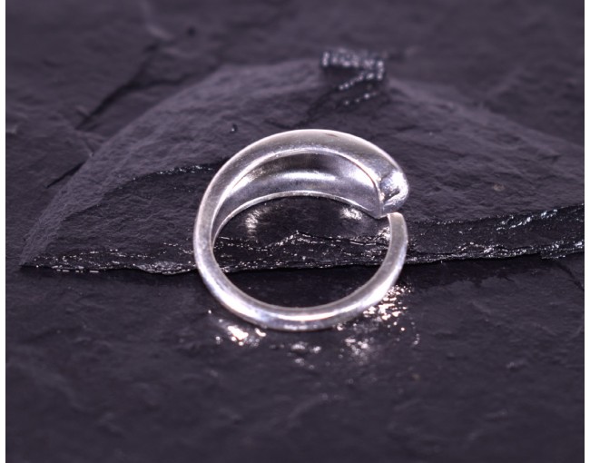 Glänzender Silberring modern offen