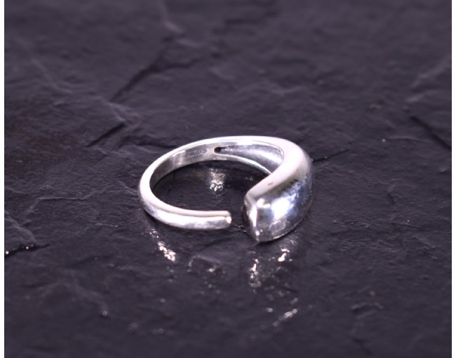 Glänzender Silberring modern offen