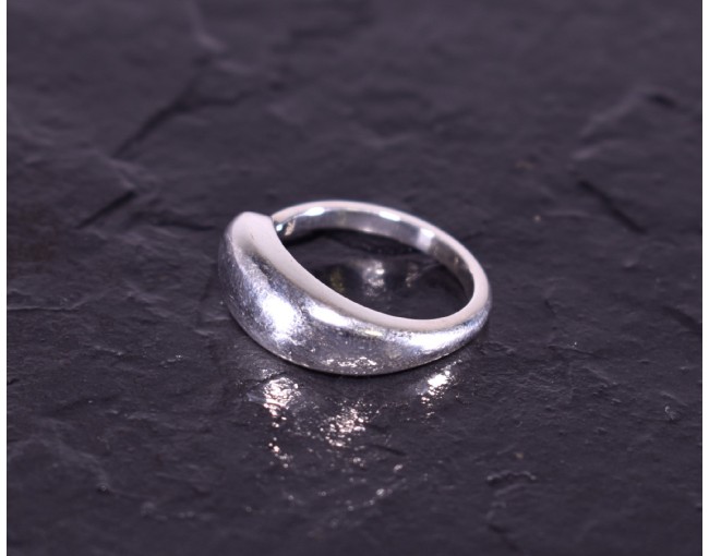 Glänzender Silberring modern offen