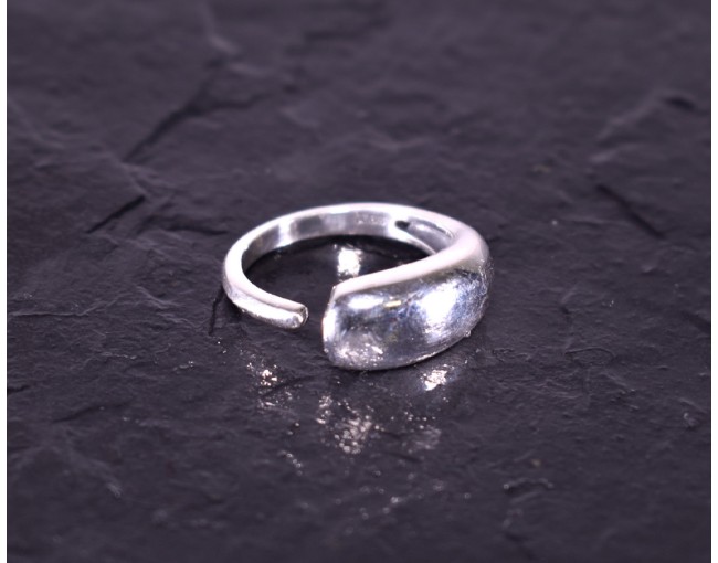 Glänzender Silberring modern offen