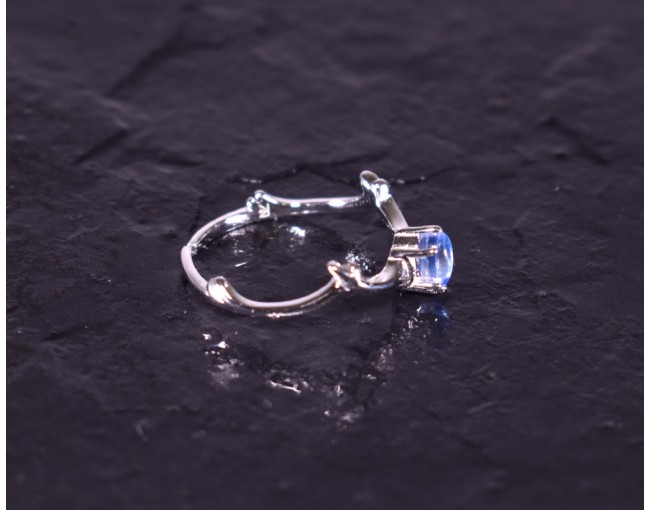 Offener Silberring mit blauem Kristall