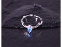 Offener Silberring mit blauem Kristall