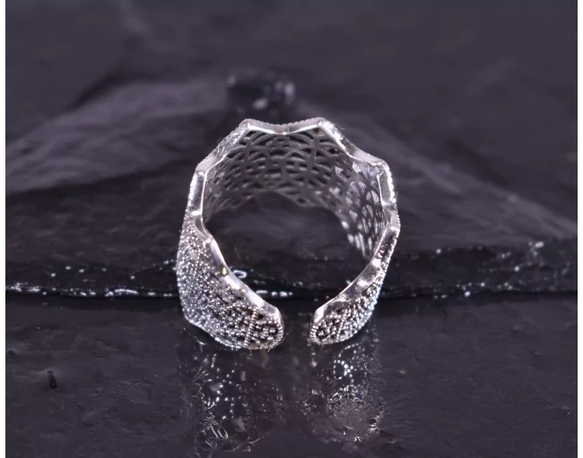 Detailreicher Vintage Silberringgnet