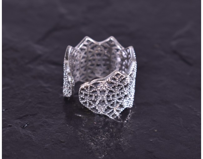 Detailreicher Vintage Silberringgnet