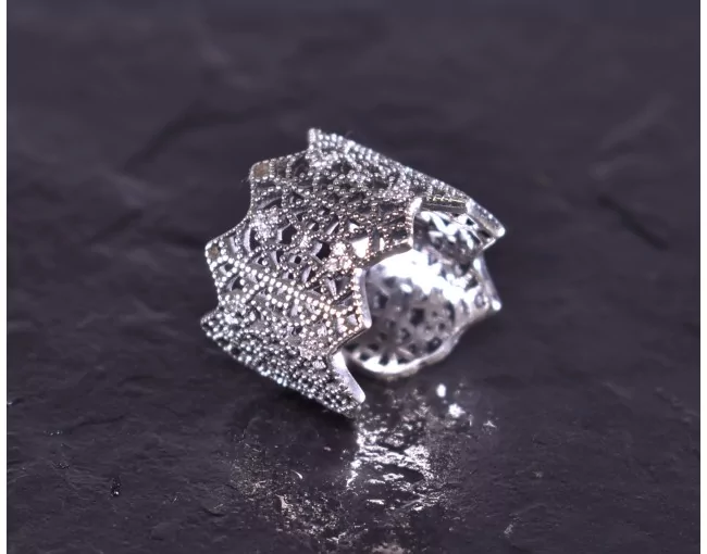 Detailreicher Vintage Silberringgnet