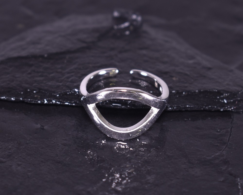 Dynamischer Silberring offen