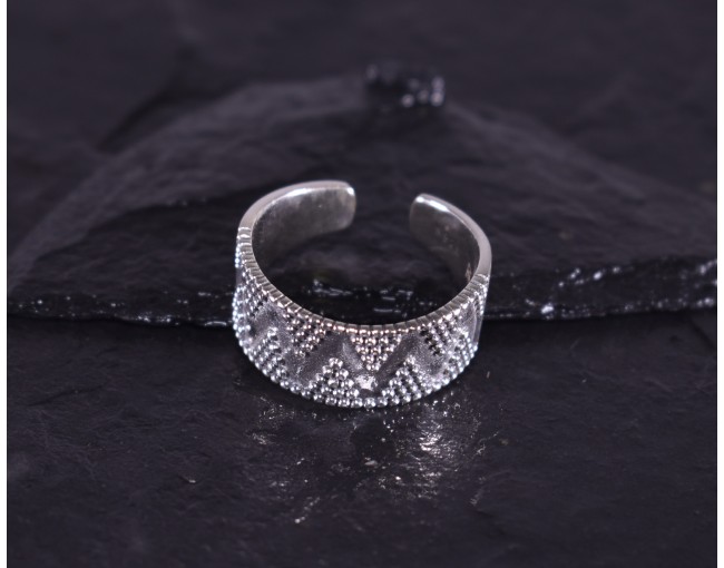 Geometrischer Silberring mit glattpolierten Kügelchen