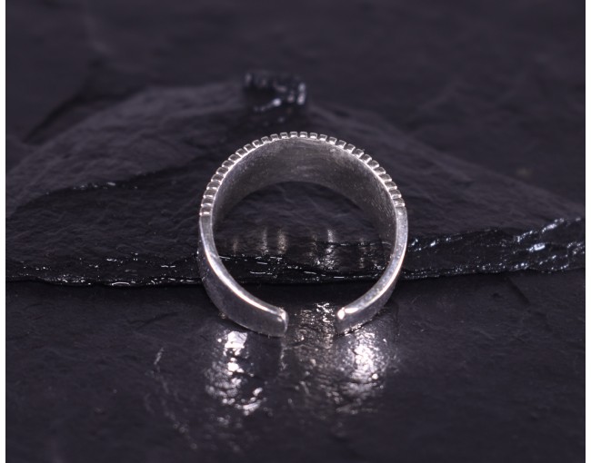 Geometrischer Silberring mit glattpolierten Kügelchen