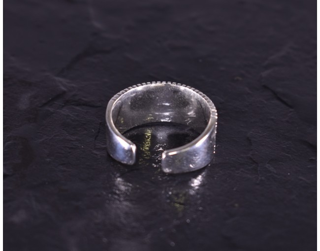 Geometrischer Silberring mit glattpolierten Kügelchen