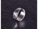 Geometrischer Silberring mit glattpolierten Kügelchen