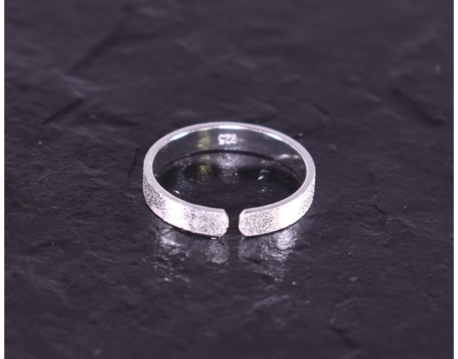 Eleganter Silberring mit matter Oberfläche