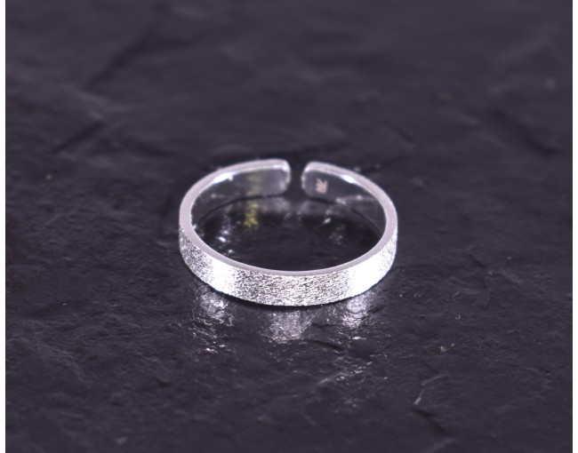 Eleganter Silberring mit matter Oberfläche