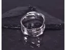 Glänzender Silberring mit schwungvollem Design