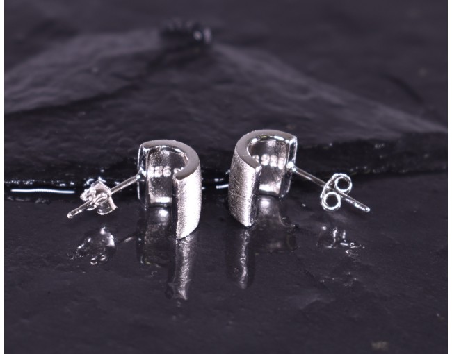 Grosse gebürstete Silberohrstecker