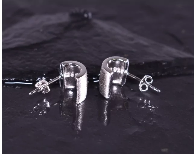 Grosse gebürstete Silberohrstecker