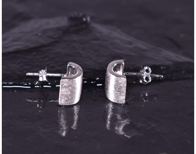 Grosse gebürstete Silberohrstecker