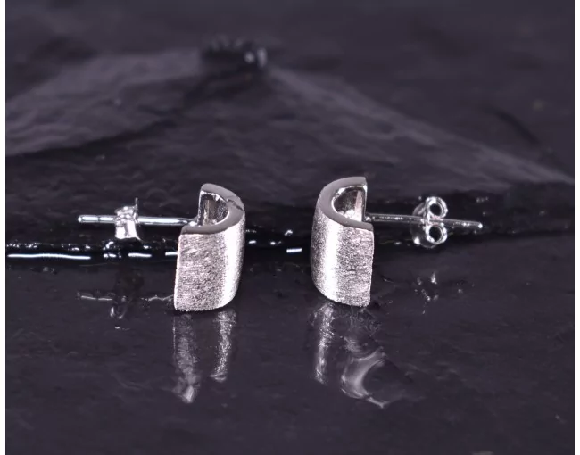 Grosse gebürstete Silberohrstecker