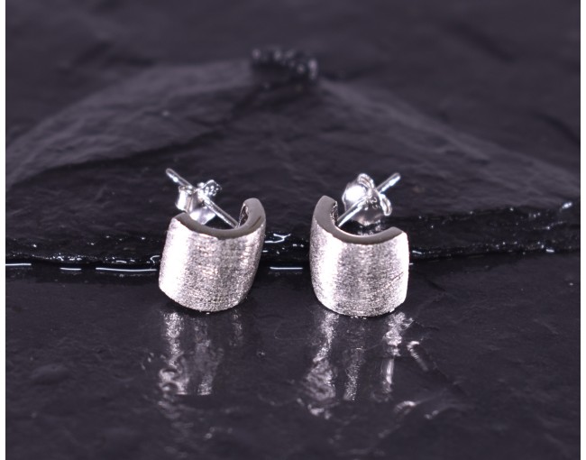 Grosse gebürstete Silberohrstecker