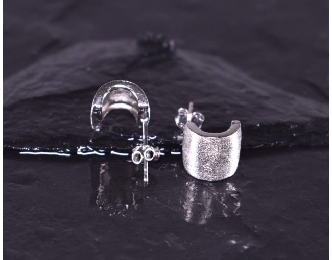 Grosse gebürstete Silberohrstecker