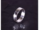 Klassischer Silberring mit glattpolierte Oberfläche