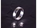Klassischer Silberring mit glattpolierte Oberfläche
