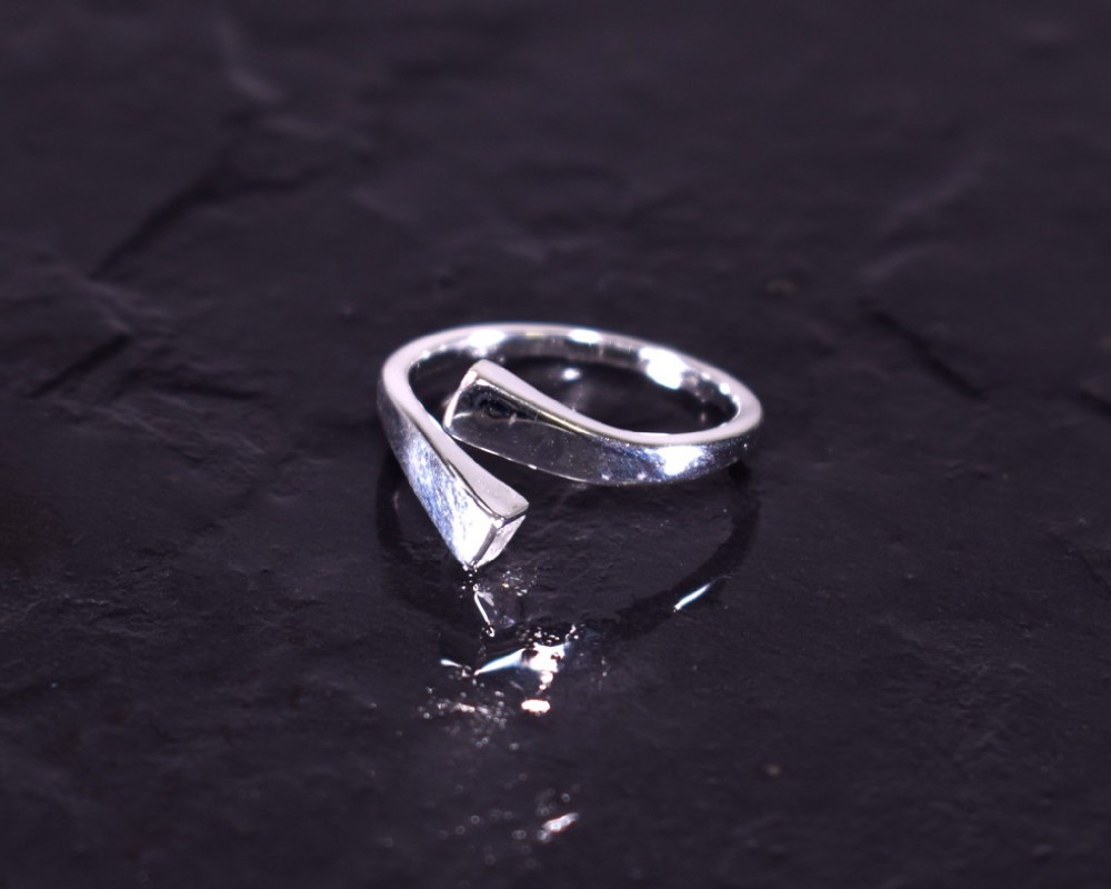 Künstlerisch gestalteter Silberring