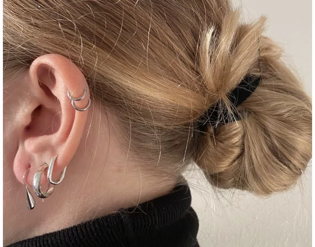 Lange Silberohrhaken mit Tropfen Motiv