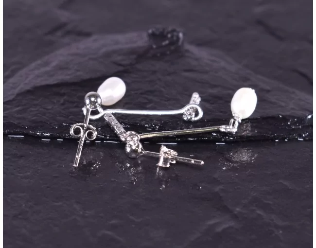 Langer Silberohrstecker mit Perle