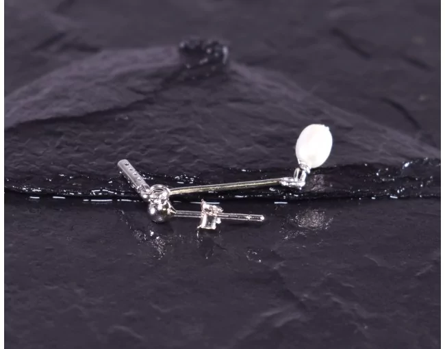 Langer Silberohrstecker mit Perle