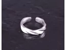Matter Silberring mit gedrehtem Design