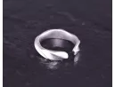 Matter Silberring mit gedrehtem Design