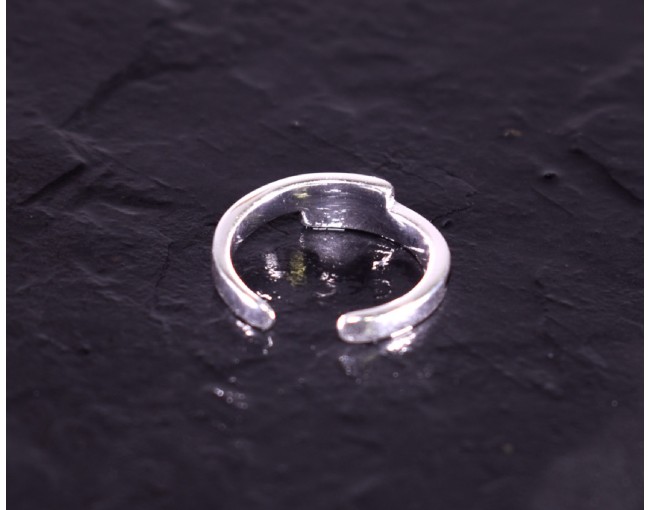 Modern designter Silberring mit markanter Farbgebung