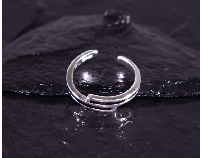 Modern designter Silberring mit markanter Farbgebung