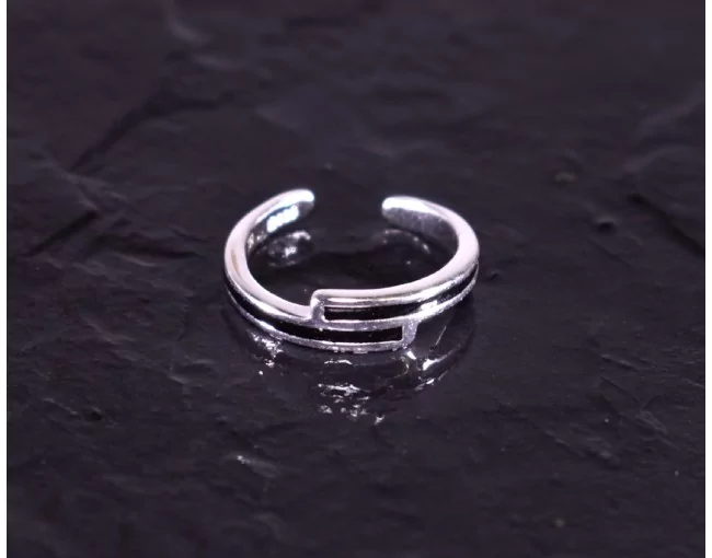 Modern designter Silberring mit markanter Farbgebung