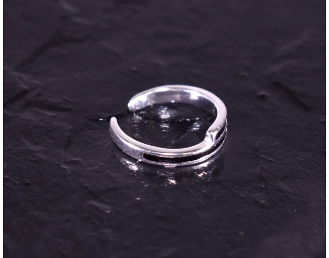 Modern designter Silberring mit markanter Farbgebung