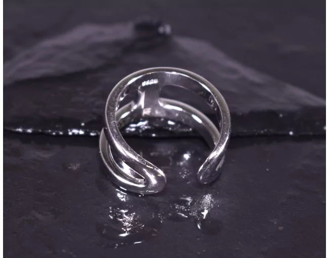 Modischer Silberring offen