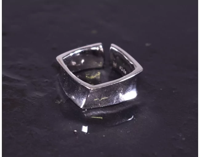 Quadratisch moderner Silberring offen
