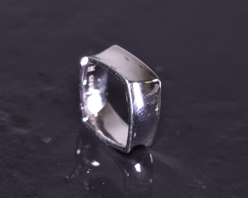 Quadratisch moderner Silberring offen