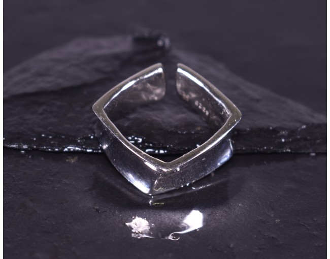 Quadratisch moderner Silberring offen