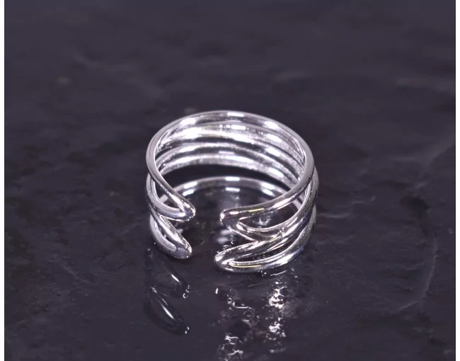 Raffinierter Silberring mehrschichtig