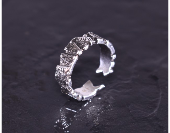Rustikaler Silberring offen