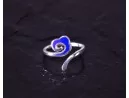 Schwungvoller Silberring mit Blumen Detail