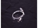Schwungvoller Silberring mit Blumen Detail